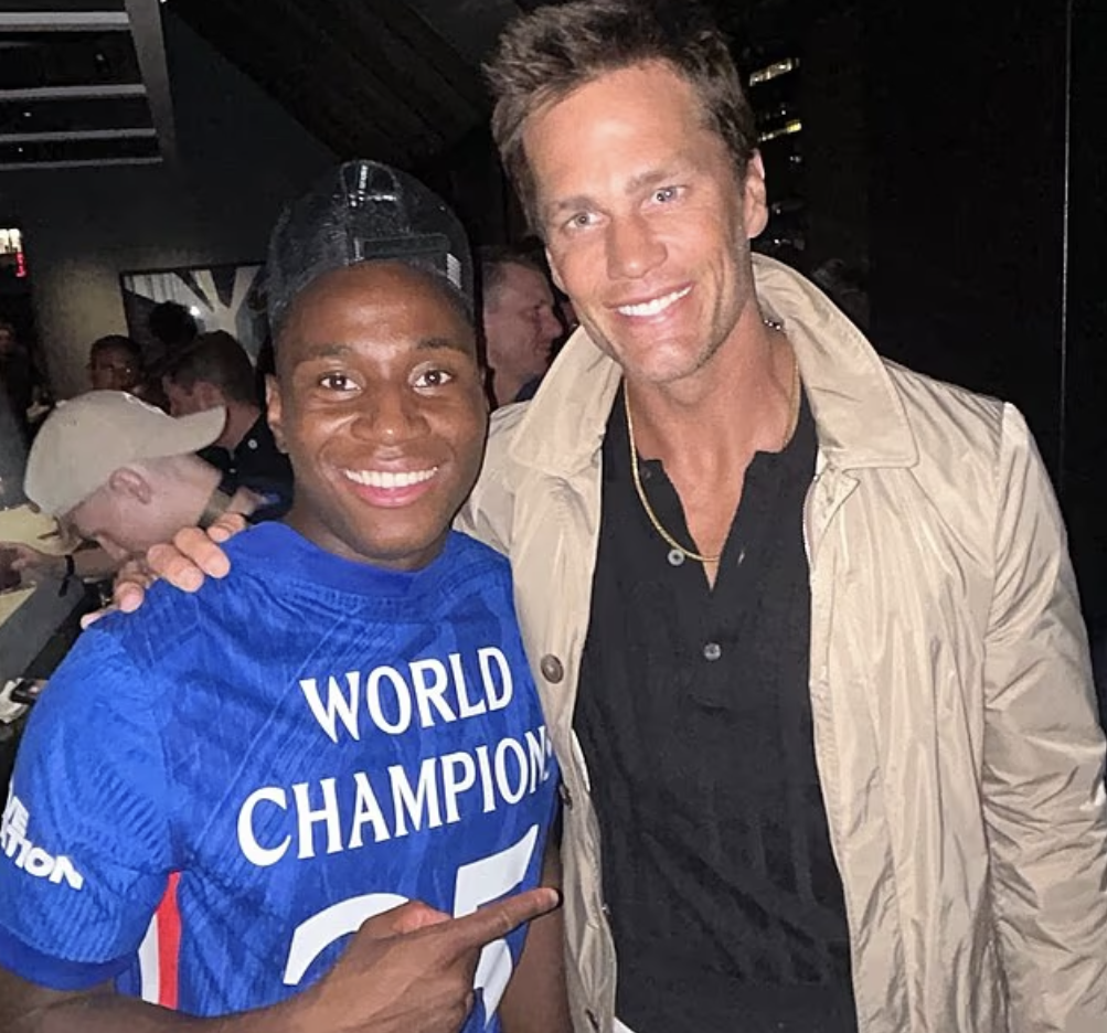 开云APP-每日邮报:切尔西赛后举行了私人庆功宴,全队高歌狂欢庆祝