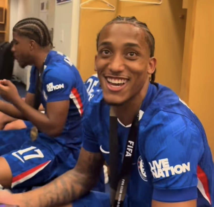 开云APP-每日邮报:切尔西赛后举行了私人庆功宴,全队高歌狂欢庆祝