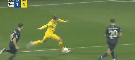 开云体育下载-主裁承认多特点球遭漏判：我很懊恼，感觉非常糟糕