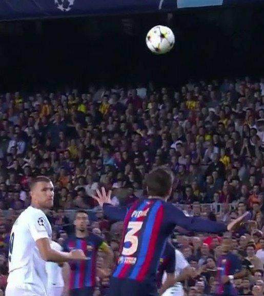 1665645336513003341.jpeg 开云APP-皮克踢得差 网民拿他开涮:夏奇拉前夫 现役前球员