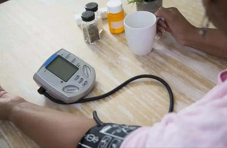 开云体育入口-女子因肺栓塞不幸走了！医生：天冷宁愿躺一天，也别干这5事！